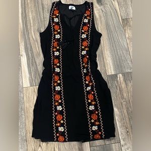 Old Navy Embroidered Dress sz M